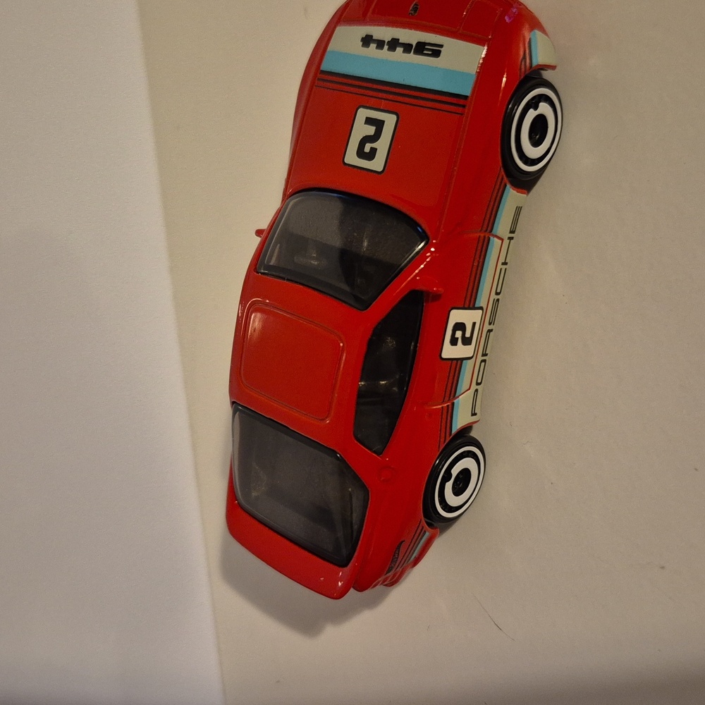 1B22 hot wheels 89 porsche 944 turbo Mystery Model